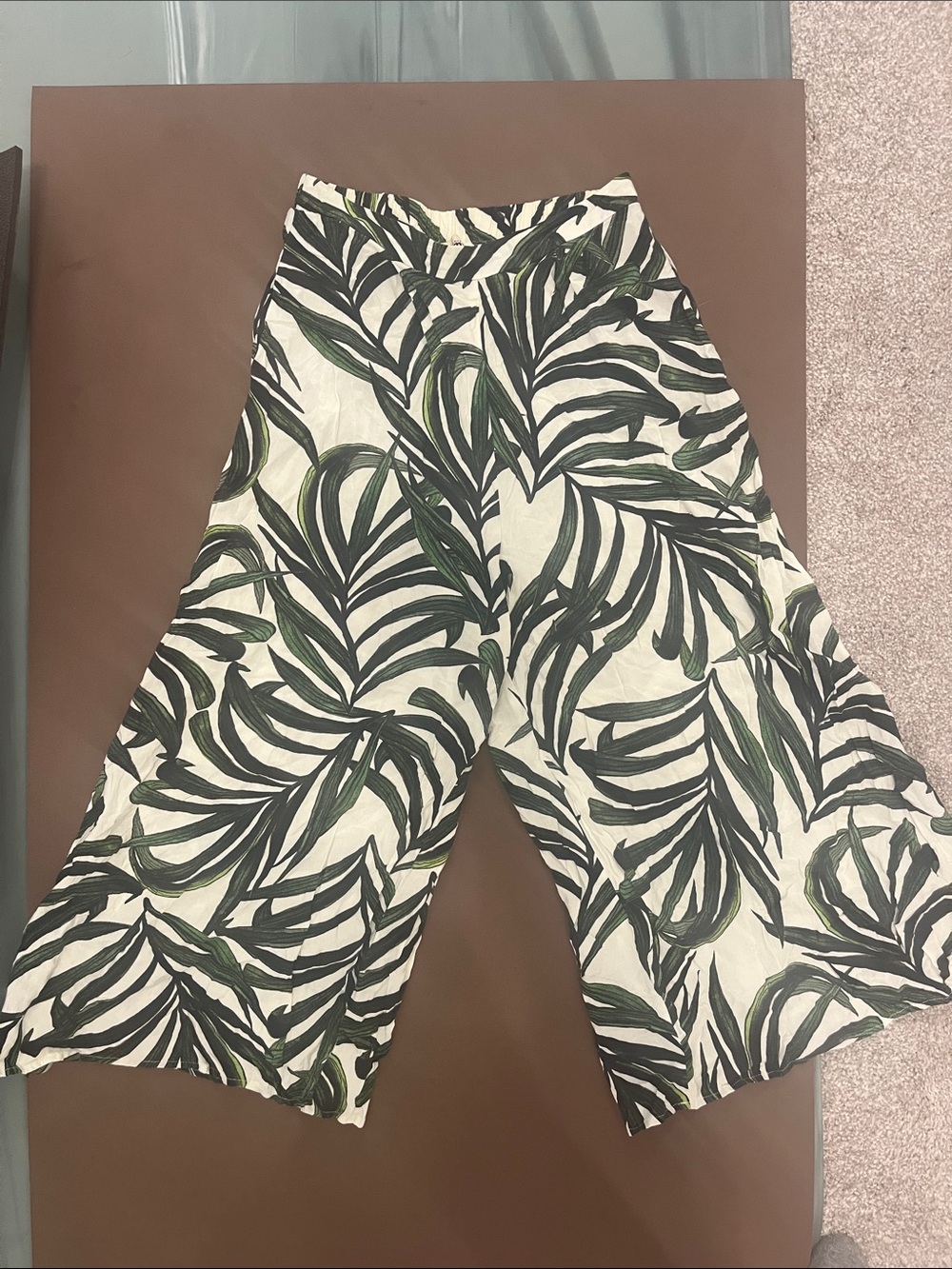 Show Me Your Mumu Palm Leaf Print Wide Leg Crop Pants - Green on Cream XS